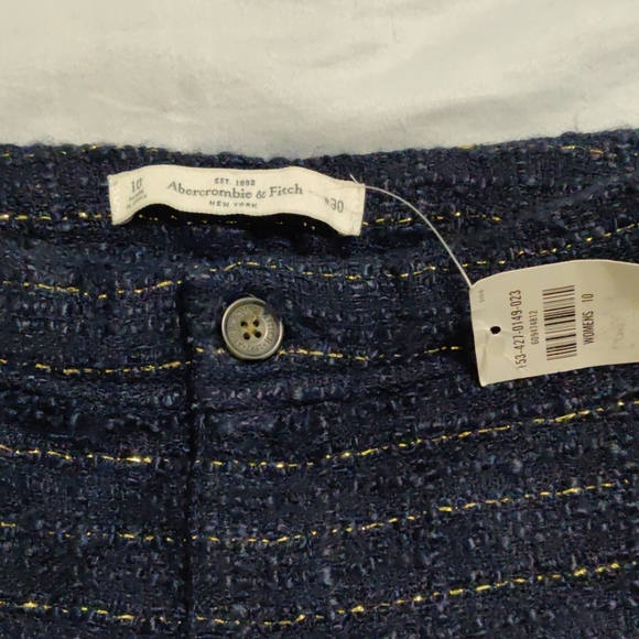 Navy blue shorts with gold srtip linings - Picture 3 of 4